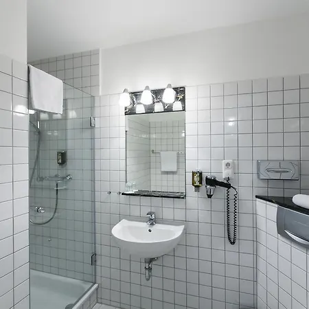 Wald & Golfhotel Lottental בוכום
