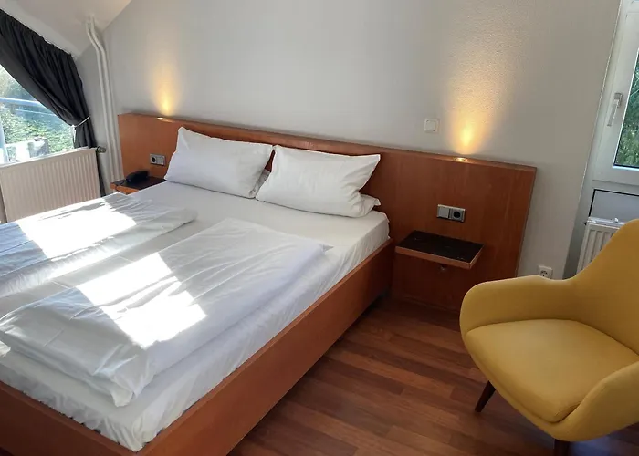 Wald & Golfhotel Lottental 3* בוכום